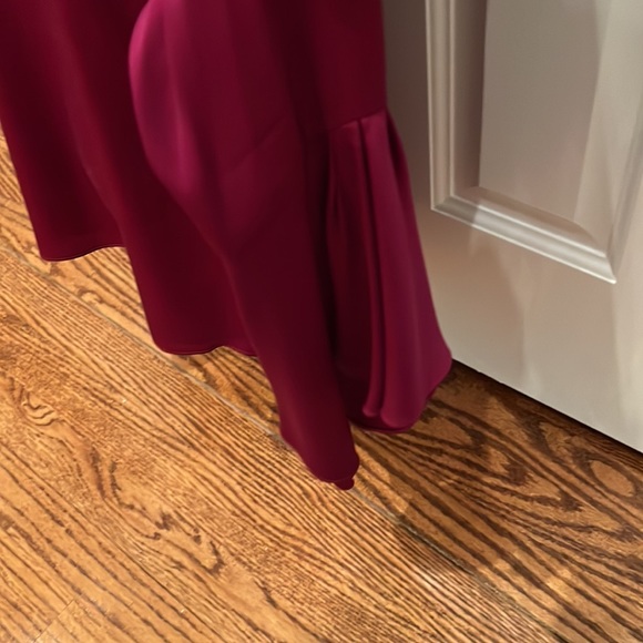 Beautiful Milly silk blend top in magenta. - Picture 4 of 9